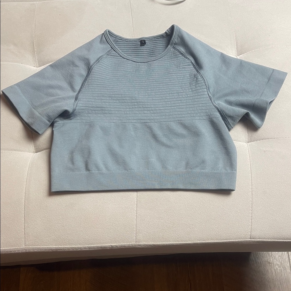 Alphalete Women's Light gray Crop Top